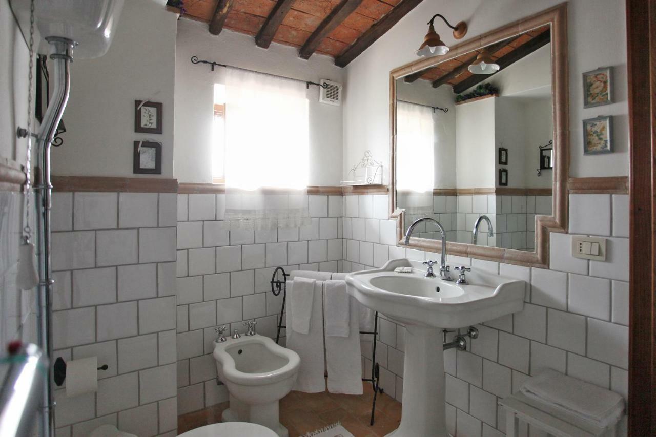 Casale Giacomini Bed & Breakfast Manciano Exterior photo